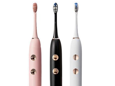 Electric toothbrush is used how should be placed?