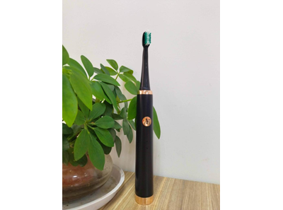 The electric toothbrush, because the motor rotates, the brush head automatically runs and the force is uniform, which can clean the mouth more safely and effectively.